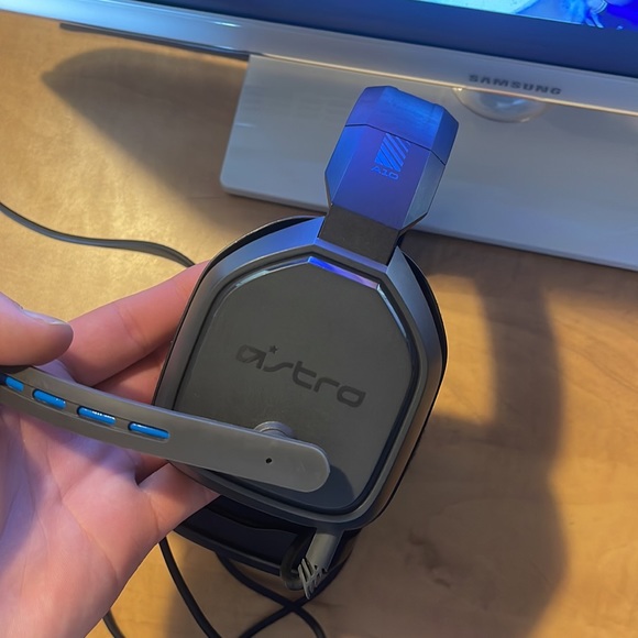 Best gaming headset quality. 8d audio and is great with music too. - Picture 2 of 3